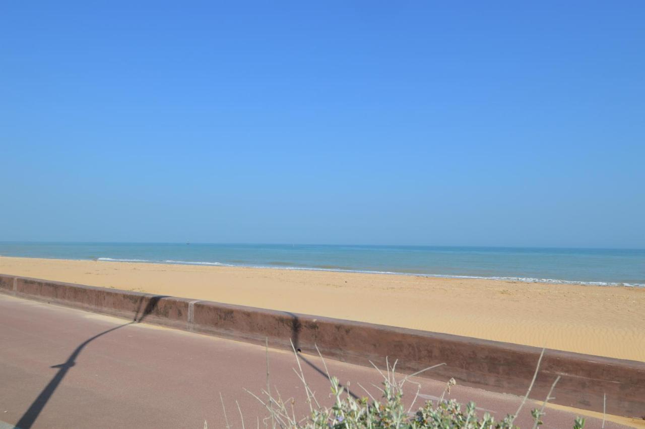 Appartement Moderne Avec Terrasse A 500M De La Mer Courseulles-sur-Mer Exterior foto