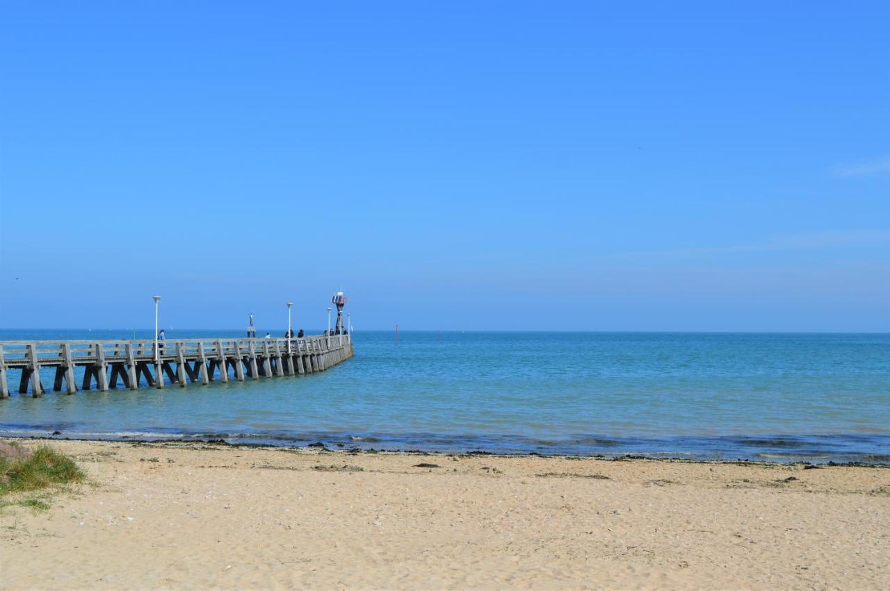 Appartement Moderne Avec Terrasse A 500M De La Mer Courseulles-sur-Mer Exterior foto